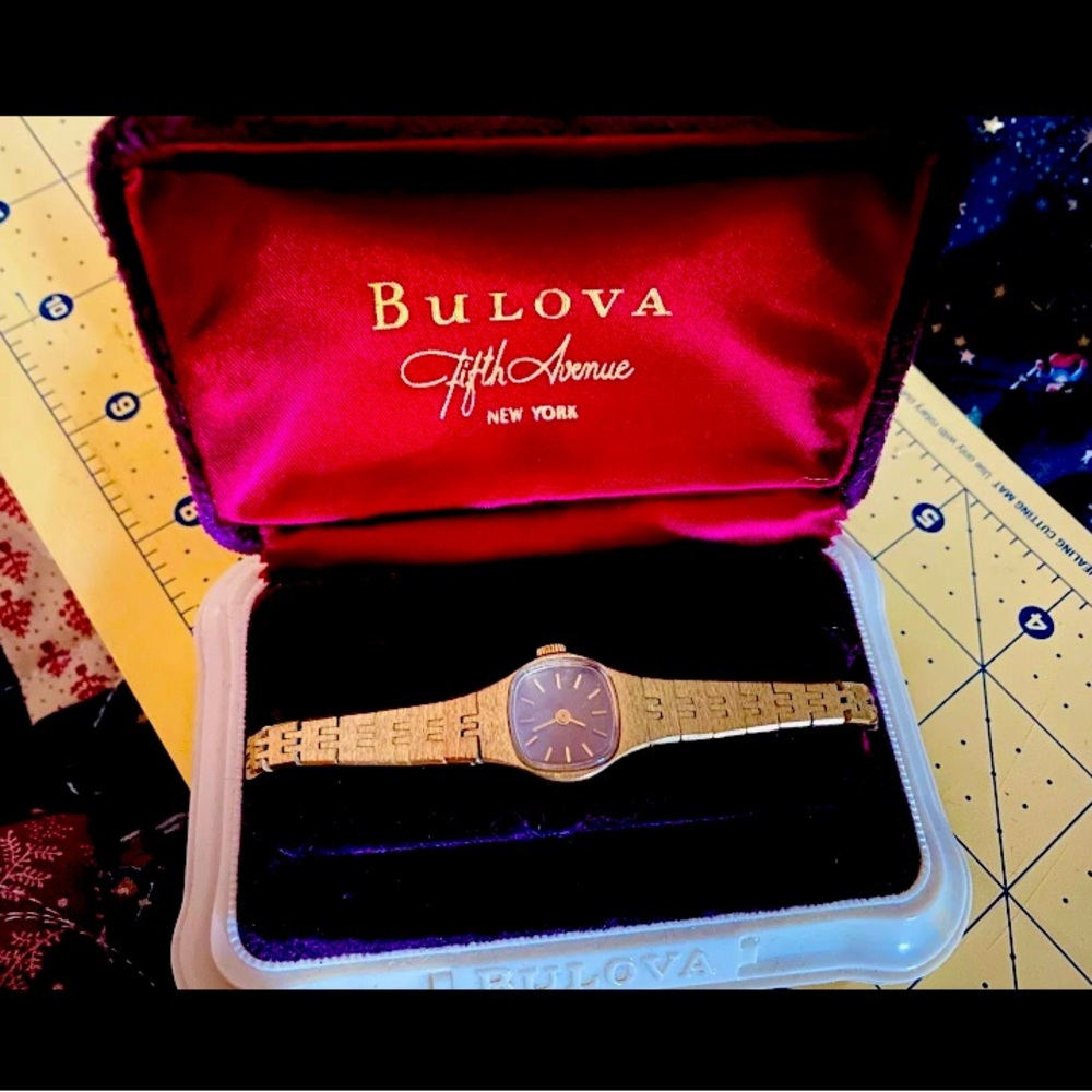 Jules Jorgensen vintage gold tone working battery powered watch & Bulova case.